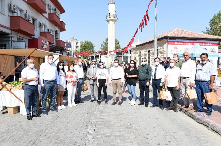 TARSUS’TA AÇILAN YERYÜZÜ PAZARINA YOĞUN İLGİ