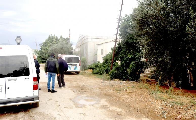 MERSİN’DE SERADAN MUZ VE AVAKADO ÇALAN ŞAHISLAR YAKALANDI