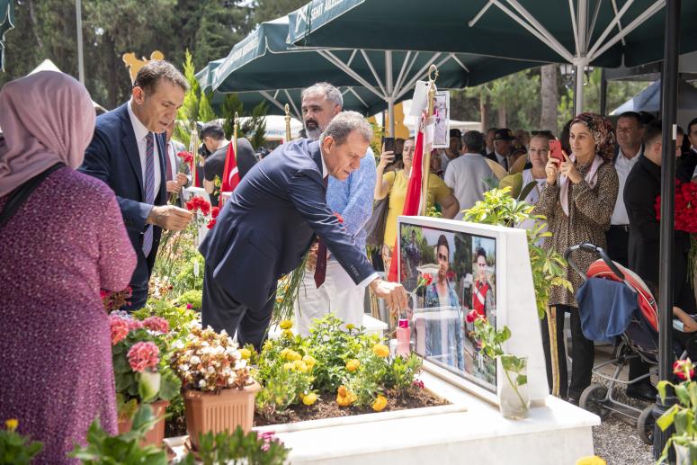 BAŞKAN SEÇER, BAYRAM ARİFESİNDE ŞEHİTLİĞİ ZİYARET ETTİ