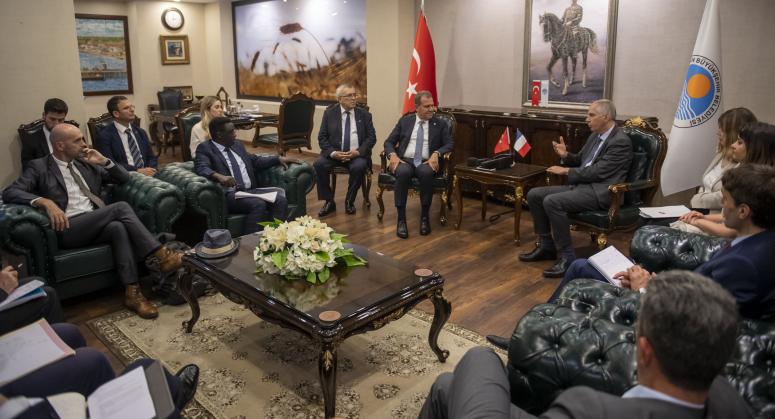 FRANSA ANKARA BÜYÜKELÇİSİ MAGRO VE AFD TÜRKİYE DİREKTÖRÜ DENİEUL’İN BULUNDUĞU EKONOMİ HEYETİ BAŞKAN SEÇER’İ ZİYARET ETTİ