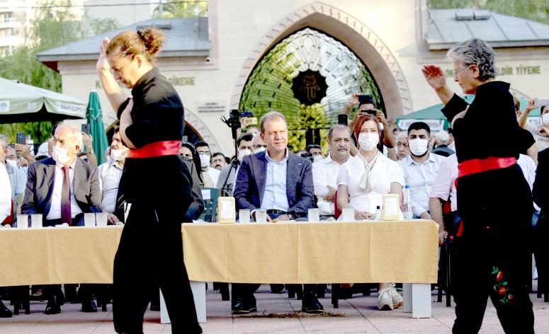 BAŞKAN SEÇER, MERSİN CEMEVİ’NDEKİ AŞURE ETKİNLİĞİNE KATILDI