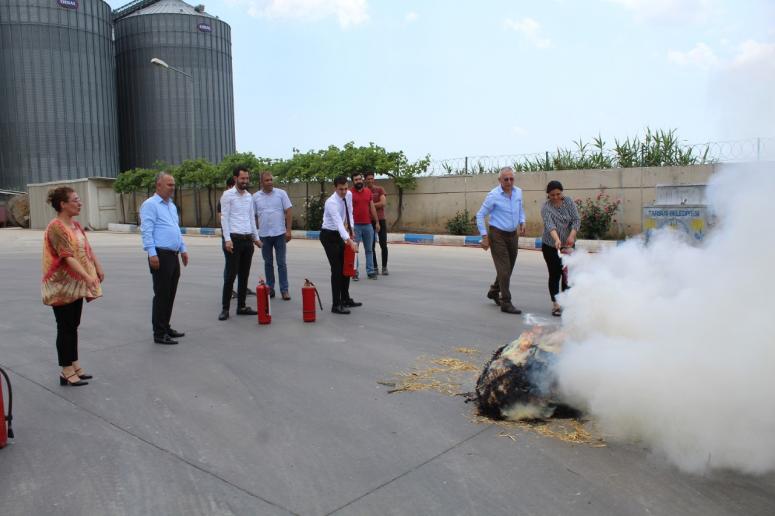 TARSUS TICARET BORSASI PERSONELLERI TAHLIYE VE YANGIN TATBIKATI EĞITIMINDE