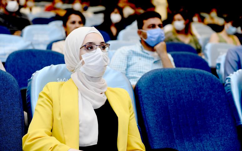 MERSİN’DEKİ MÜLTECİLERİN SORUNLARI KONUŞULDU