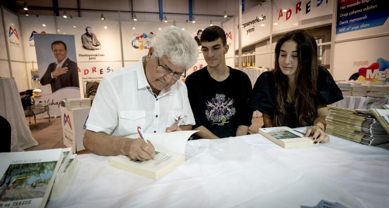 MERSİN BÜYÜKŞEHİR, DESTEK OLDUĞU YAZARLARI OKUYUCULARLA BULUŞTURDU