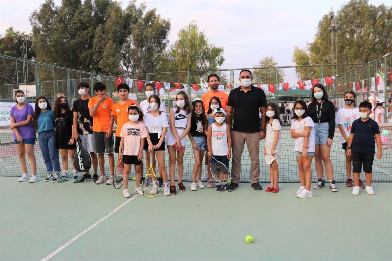 TOROSLAR BELEDİYE SPOR KULÜBÜ'NDE TENİSLE TANIŞTILAR,  TURNUVADA BİRİNCİLİK VE İKİNCİLİK ALDILAR