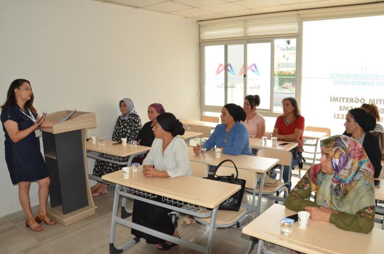 TARSUS MİTHATPAŞA EĞİTİM VE ÖĞRETİMİ DESTEKLEME KURS MERKEZİ’NDE, VELİ BİLGİLENDİRME TOPLANTILARI DÜZENLENDİ