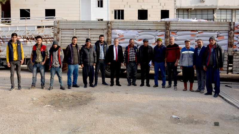Gülnar’da Koyun Keçi Yetiştiricilerine Yemlik Arpa Dağıtımı Gerçekleştirildi