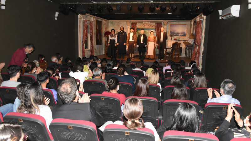 Tarsus Şehir Tiyatrosu Ödüllere Doymuyor 