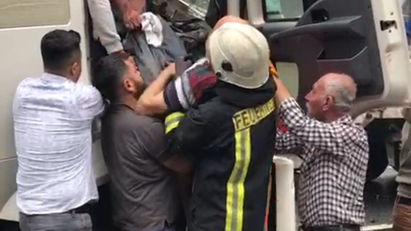 Tarsus'ta otoyolda kaza, 5 yaralı 