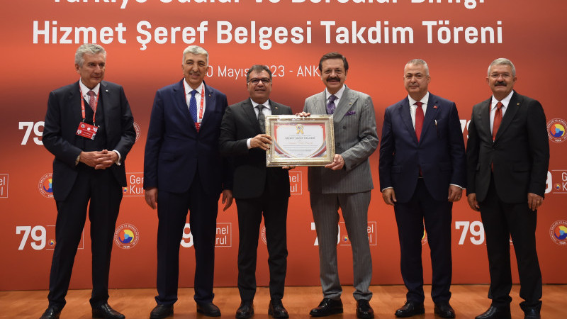 Tarsus Ticaret ve Sanayi Odası Başkanı H. Ruhi Koçak’a ‘’Hizmet Şeref Belgesi’’