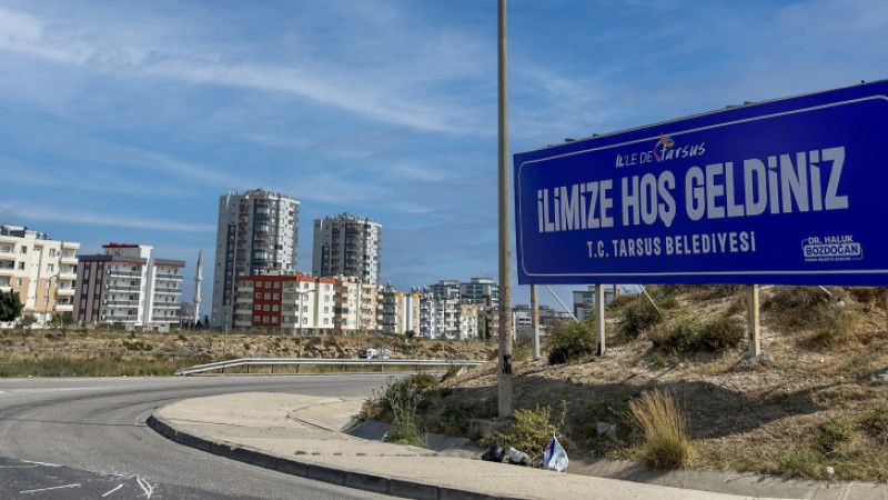 Başkan Bozdoğan Tarsusluları Heyecanlandıran Bilboardları Dört Bir Yana Astırdı 