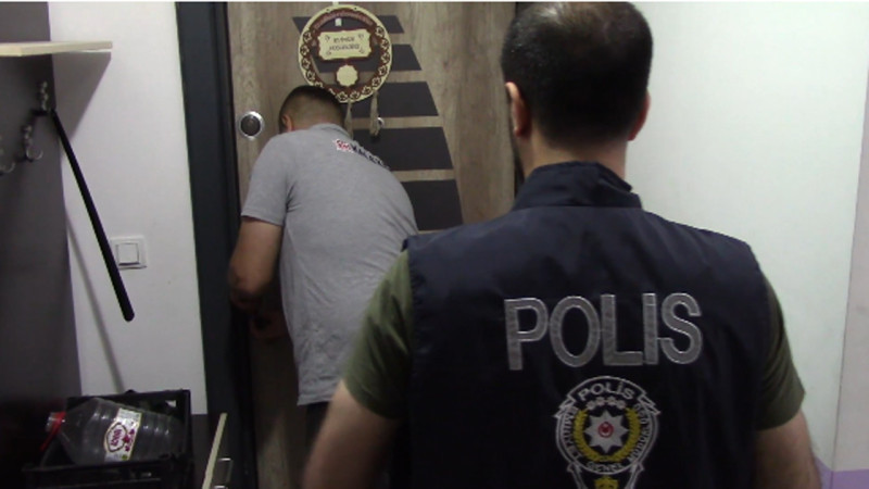 Mersin Polisi Aranan 30 şüpheliyi Gözaltına Aldı