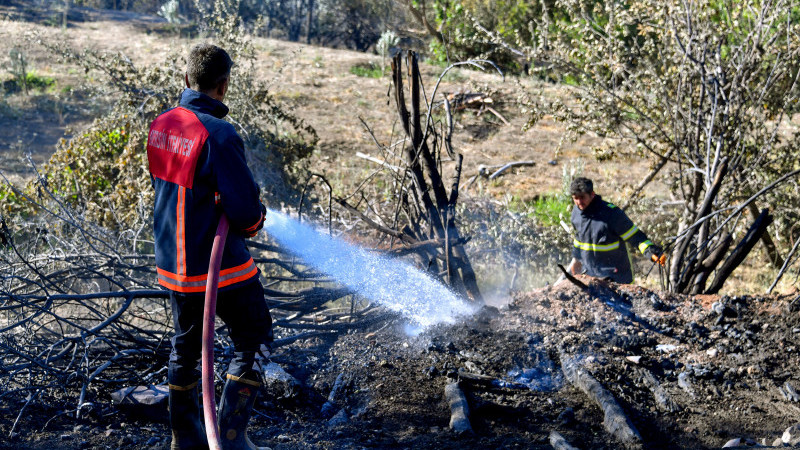Büyükşehir İtfaiyesi 76 Personel 28 Araçla Gülnar’da Yangınının söndürülmesine Destek Verdi 