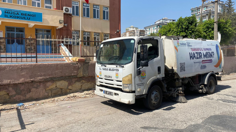 Tarsus Belediyesi’nden Okullarda Temizlik Ve Dezenfeksiyon Çalışması  