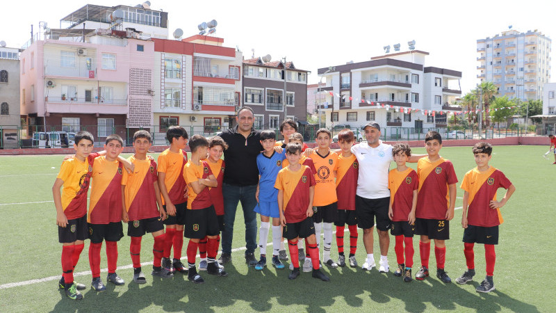 Amatör Sporun Dostu Toroslar Belediyesi Osmaniye Semt Sahası Yenilendi