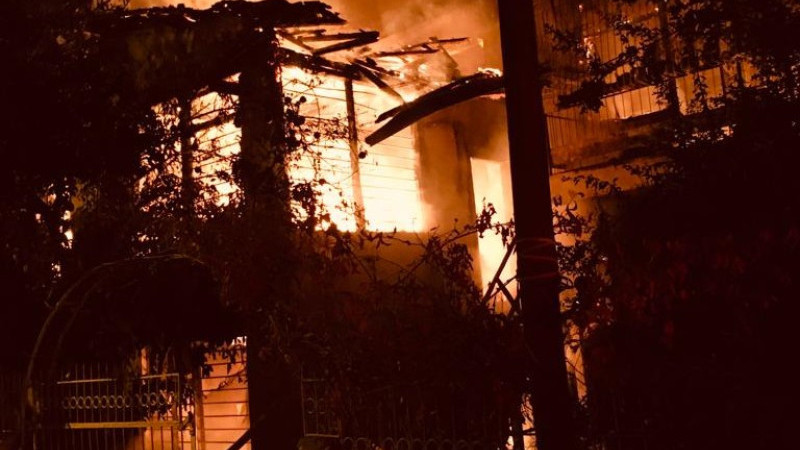 Tarsus'ta sabah saatlerinde ev yangını