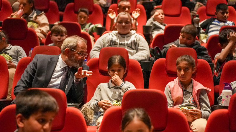 Başkan Bozdoğan Dünya Çocuk Hakları Günü'nde Çocuklarla Film İzledi