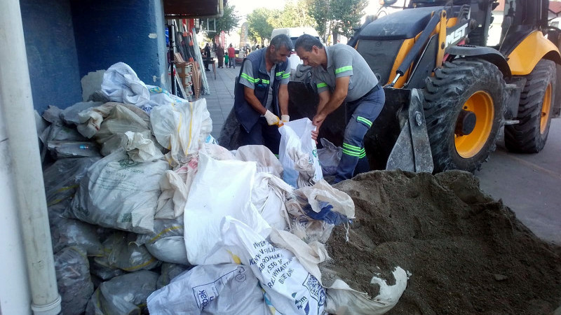 Akdeniz’de Tonlarca Moloz Ve Evsel Atık Toplanıyor