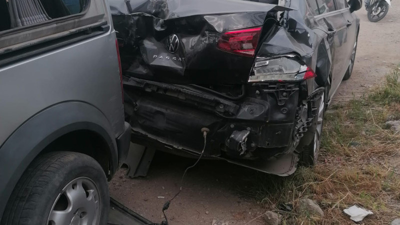 Tarsus’ta park halindeki araca çarpan aracın sürücüsü yaralandı