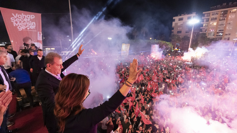 VAHAP SEÇER, REKOR OYLA YENİDEN ‘BAŞKAN’