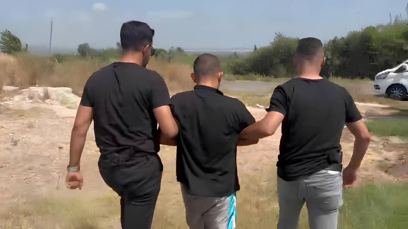 2 KİŞİYİ BIÇAKLAYAN ŞAHIS SAKLANDIĞI NARENCİYE BAHÇESİNDE YAKALANDI 