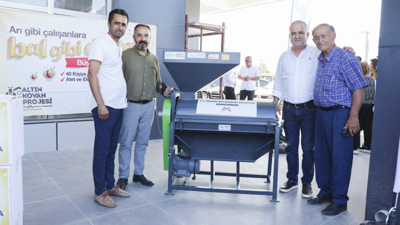 Mersin Büyükşehir’den 13 İlçedeki 1000 Arı Yetiştiricisine Ekipman Desteği  