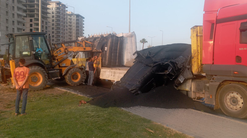 Polietilen Yüklü TIR D-400’ü Savaş Alanına Çevirdi