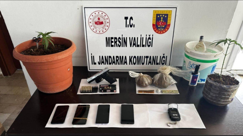 Mersin'de Uyuşturucu Operasyonu: 4 Gözaltı, Bonzai ve Silah Ele Geçirildi