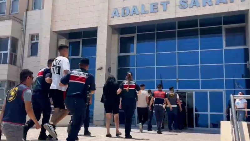 SİLAHLI SALDIRI ŞÜPHELİLERİ JANDARMADAN KAÇAMADI