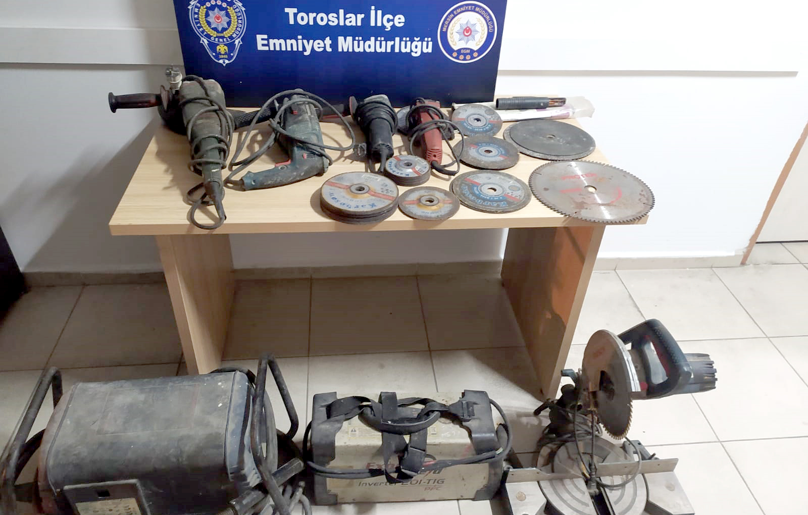 Mersin’de İşyerinden Çaldıkları 250 Bin TL Değerindeki Malzemeleri  Hurdacılara Satan  2 Kişi Yakalandı