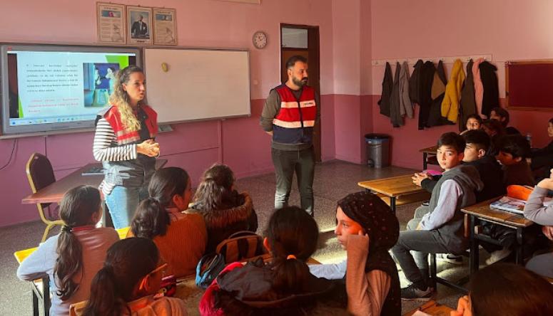 Jandarmadan Öğrencilere Siber Farkındalık Eğitimi