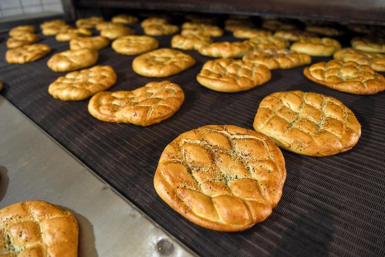 MERSİN BÜYÜKŞEHİR, 300 GRAMLIK RAMAZAN PİDELERİNİ 2,5 LİRADAN SATIŞA SUNUYOR