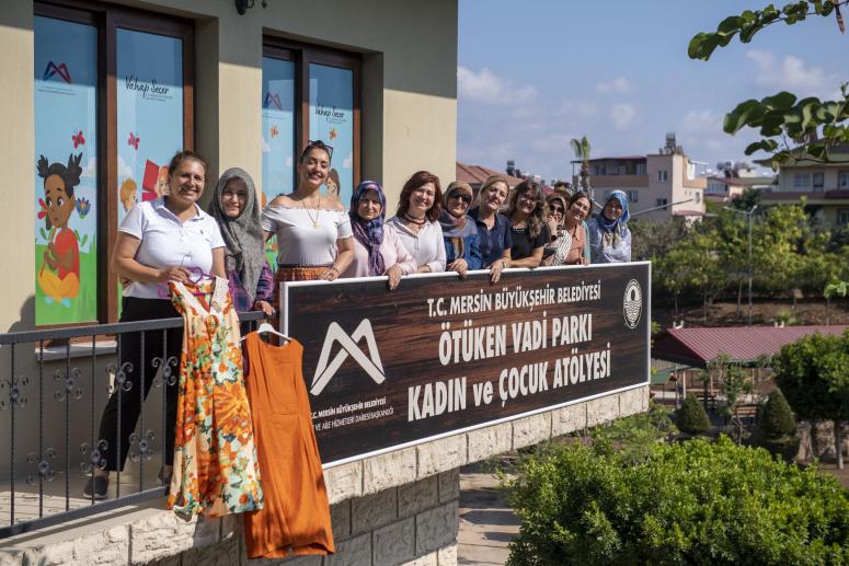 MERSİN BÜYÜKŞEHİR’İN “EVİMİZ ATÖLYE” PROJESİNE TARSUSLU KADINLAR DA İLGİ GÖSTERDİ