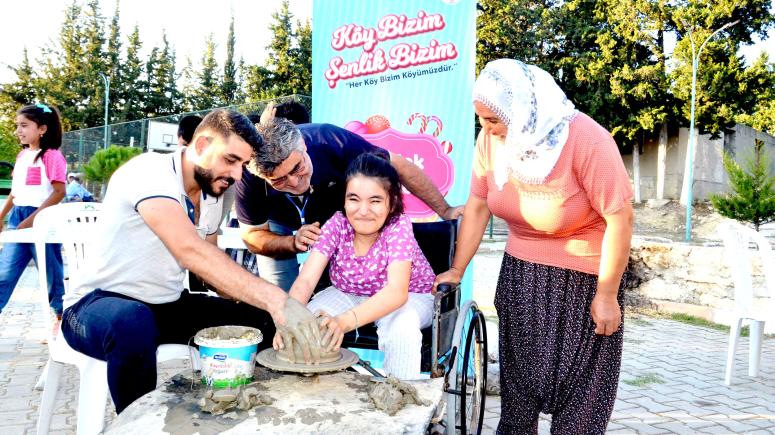 MERSİN BÜYÜKŞEHİR’İN ‘KÖY ŞENLİKLERİ’ RENKLİ GÖRÜNTÜLERE SAHNE OLMAYA DEVAM EDİYOR