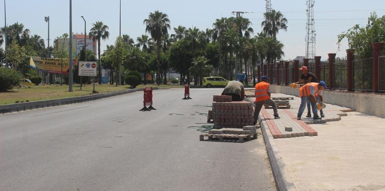 BÜYÜKŞEHİR EKİPLERİ ÇİLEK İLE ÖZGÜRLÜK MAHALLELERİ’NDE YOL YAPIM ÇALIŞMASI GERÇEKLEŞTİRİYOR