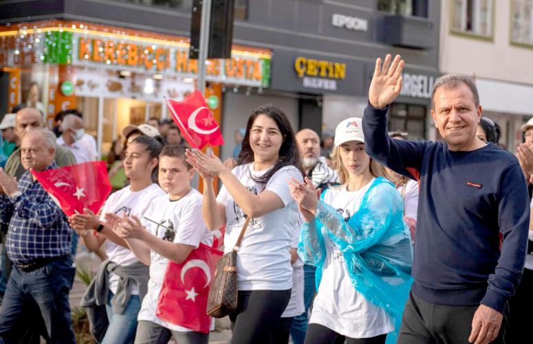 MERSİN’DE 19 MAYIS COŞKUSU BÜYÜKŞEHİR’İN GENÇLİK KORTEJİ’YLE BAŞLADI