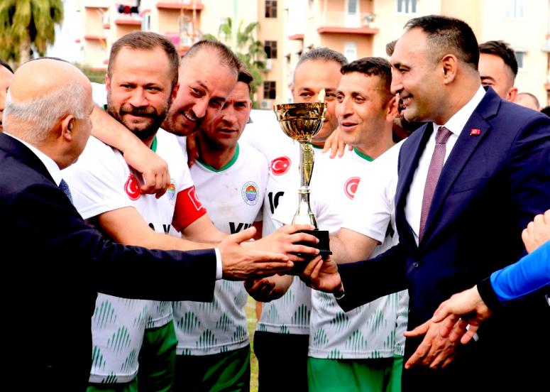 3 OCAK KURUMLAR ARASI FUTBOL TURNUVASININ ŞAMPİYONU: TOROSLAR BELEDİYESİ