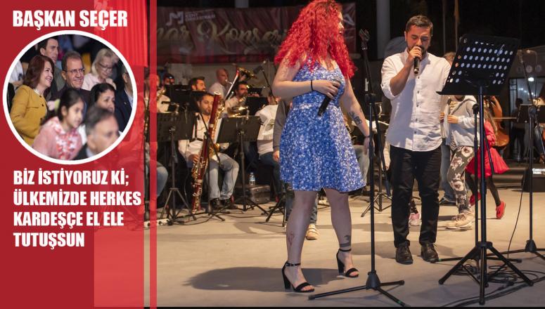 BAŞKAN SEÇER VE MERAL SEÇER, BÜYÜKŞEHİR KENT ORKESTRASI’NIN BAHAR KONSERİ’Nİ DİNLEDİ