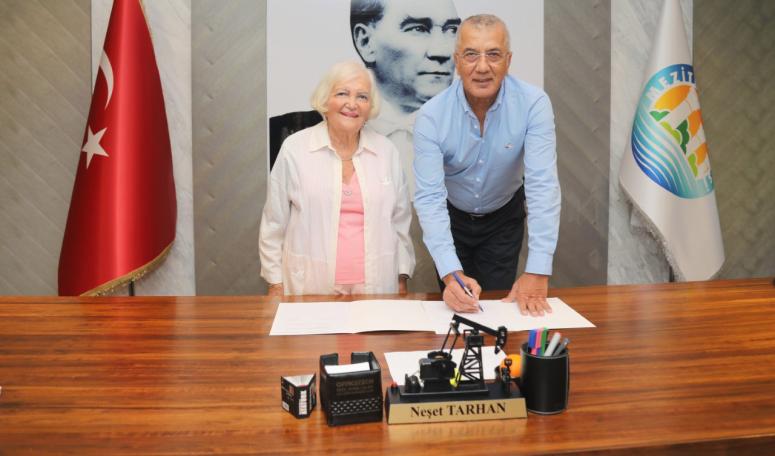 HAYIRSEVER ÜLKÜ ONGUN’DAN MEZİTLİ’YE KÜTÜPHANE