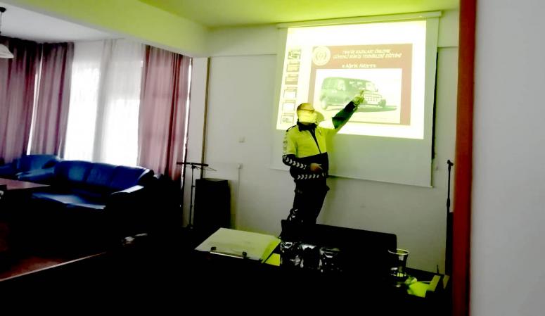 HUZUREVİ VE YAŞLI BAKIM MERKEZİ PERSONELİNE TRAFİK EĞİTİMİ VERİLDİ