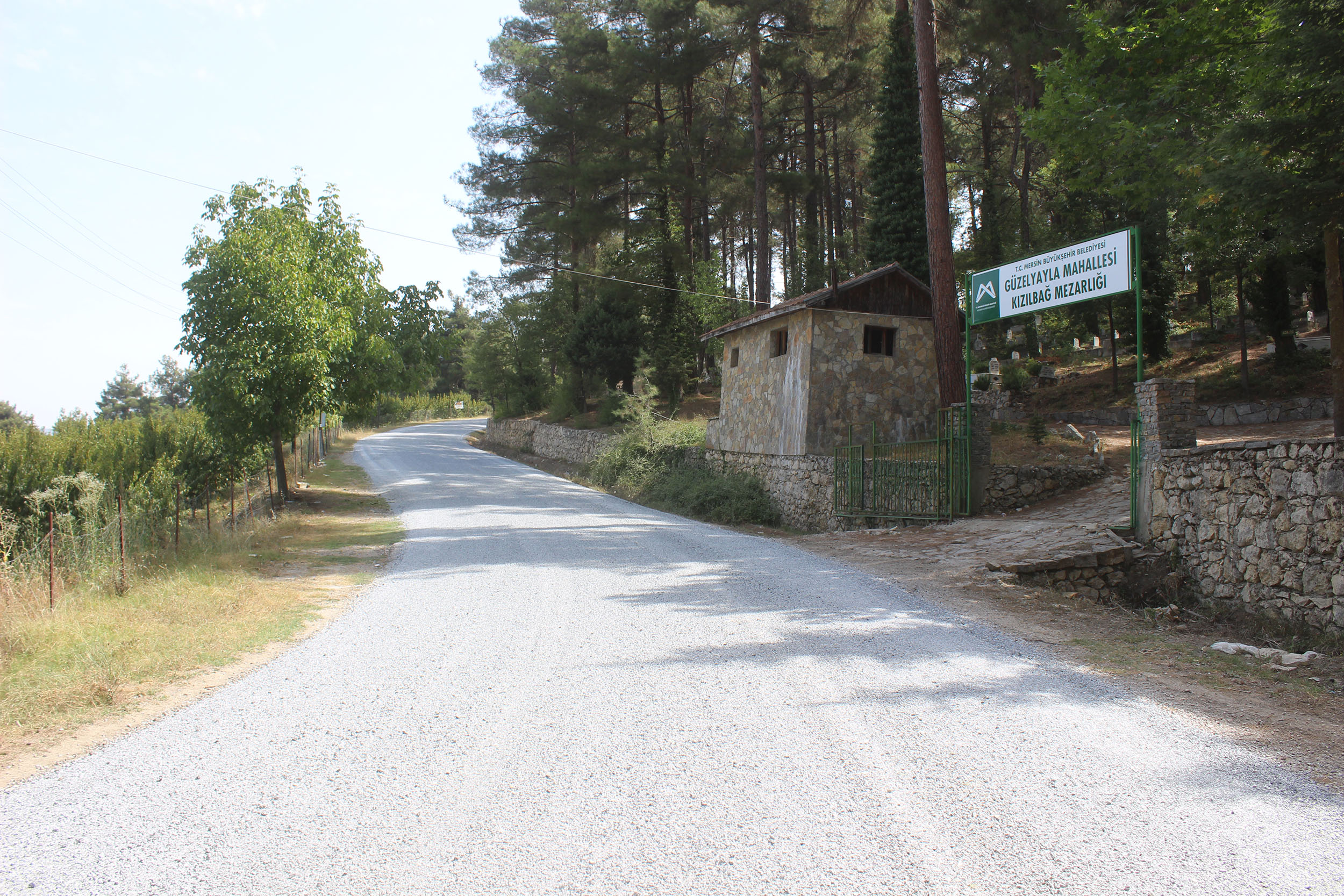 BÜYÜKŞEHİR EKİPLERİ TOROSLAR VE ERDEMLİ’DE YOL YENİLEME ÇALIŞMALARINI SÜRDÜRÜYOR