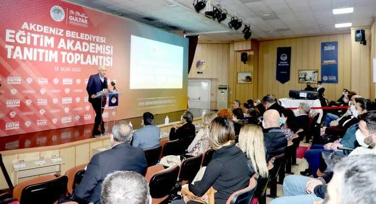 AKDENİZ BELEDİYESİ EĞİTİM AKADEMİSİ, YENİ YILDA DA ÖĞRENCİLERİ LİSE VE ÜNİVERSİTE HAYALLERİNE KAVUŞTURACAK