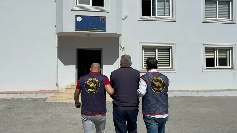 28 YIL 9 AY HAPİS CEZASIYLA ARANIYORDU: JANDARMADAN KAÇAMADI