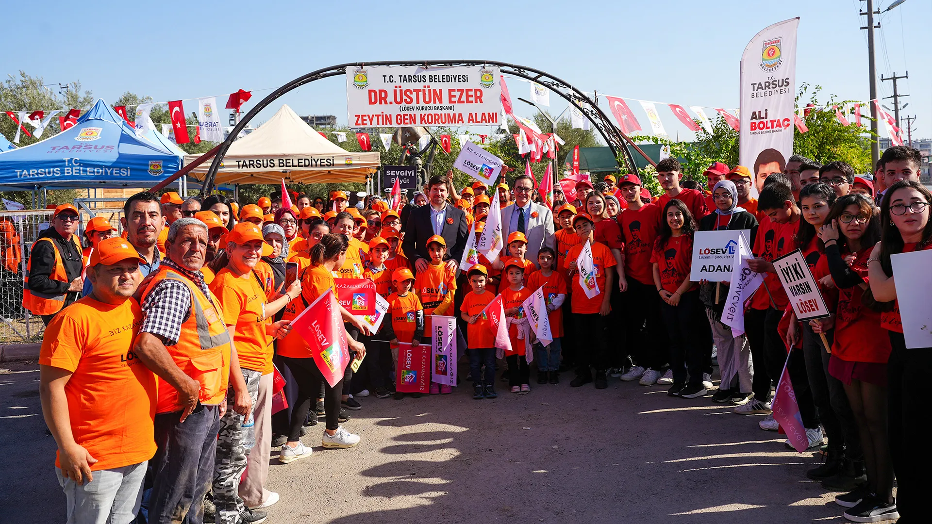 TARSUS’TA DR. ÜSTÜN EZER ZEYTİN GEN KORUMA ALANINDA HASAT BAŞLADI