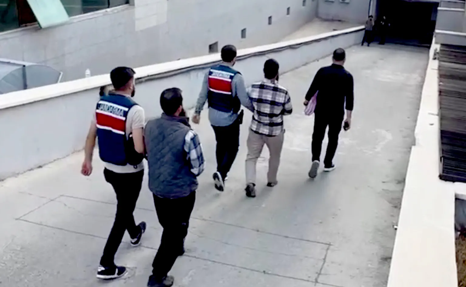 JANDARMA DEAŞ’IN FİNANS DAMARINI KESTİ: MERSİN’DE İKİ TUTUKLAMA