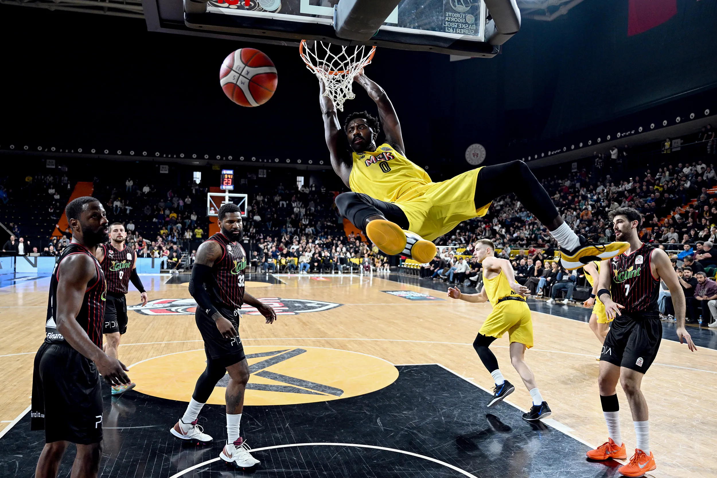 MSK, GLİNT MANİSA BASKET’İ KENDİ EVİNDE 81-77 MAĞLUP ETTİ