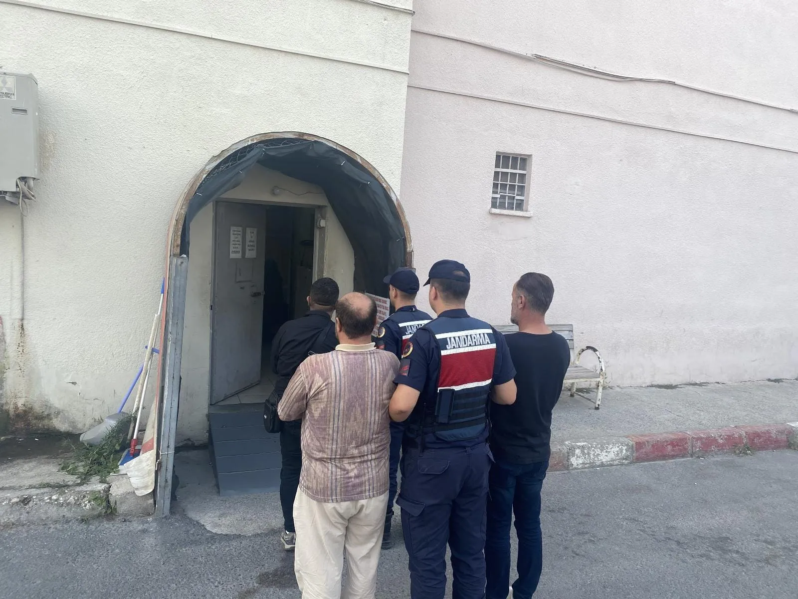 Mersin’de 200 Milyon Liralık Arsayı Sahte Vekâletle Satmaya Çalışan Çete Çökertildi