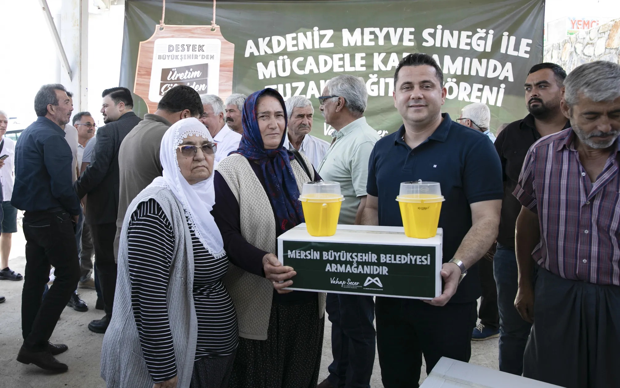 MERSİNLİ ÜRETİCİYE BÜYÜKŞEHİR’DEN BİYOLOJİK MÜCADELE DESTEĞİ