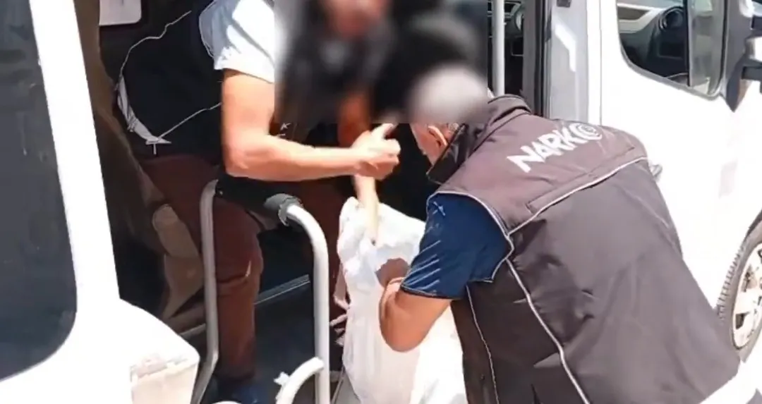 Mersin’de Uyuşturucu Operasyonu: 15 Kilo Esrar Ele Geçirildi, 2 Şüpheli Tutuklandı