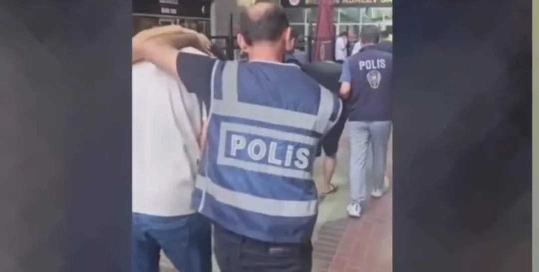 MERSİN’DE 3 AYRI İŞ YERİNİ KURŞUNLAYAN 4 ŞÜPHELİ TUTUKLANDI